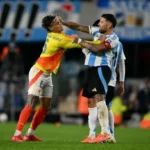 El picante cruce entre Nicolás Otamendi y Richard Ríos en el final del partido: «Estás viejo…»