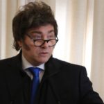Milei vuelve a atacar a Clarín: «No se van a quedar con Telefónica»