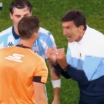 Explotó Gustavo Costas contra el árbitro: Racing convirtió, pero se lo anularon por penal a favor de Barracas