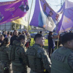 El operativo piedrazos fracasó y Milei tuvo un cierre de campaña deslucido