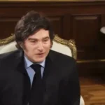 Qué le pasó a Javier Milei en medio de su entrevista a la prensa extranjera: su inesperada reacción