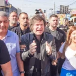 Salieron a la luz audios que confirman el uso de micros para llevar militantes al acto de Javier Milei en Moreno