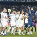 Racing le ganó un partidazo a River sobre el final y avanzó a los cuartos
