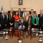Javier Milei presentó oficialmente a su nuevo Gabinete con una foto grupal en Casa Rosada